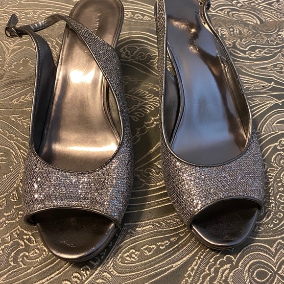 Shoes - Picture 2 of 3